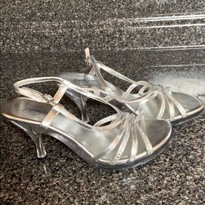 Cinderella style dress shoe